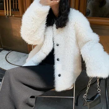 Noul high-end haină de blană este un rafinament de faux eco-friendly blana femeie